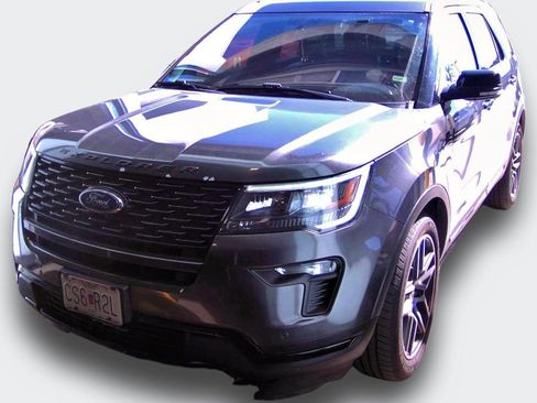 Used 2019 Ford Explorer Sport image 3