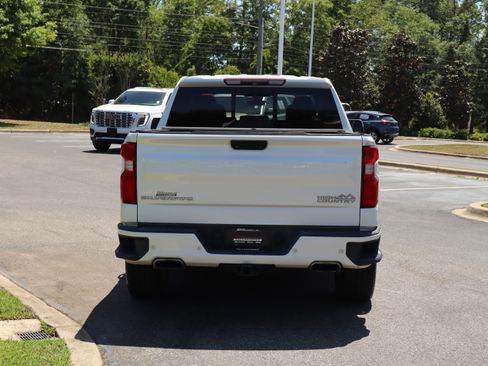 Used 2019 Chevrolet Silverado 1500 High Country w/ Technology Package AWD/4WD image 8