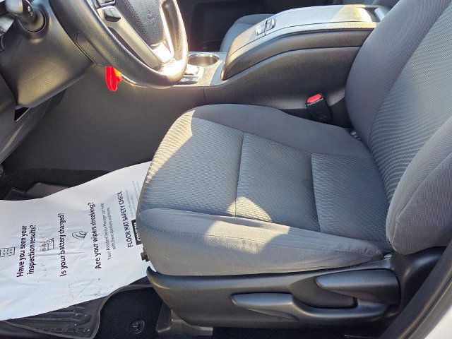 Used 2019 Toyota Highlander LE FWD image 6