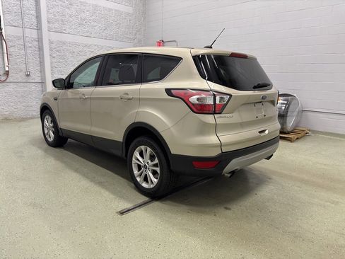 Used 2017 Ford Escape SE image 5