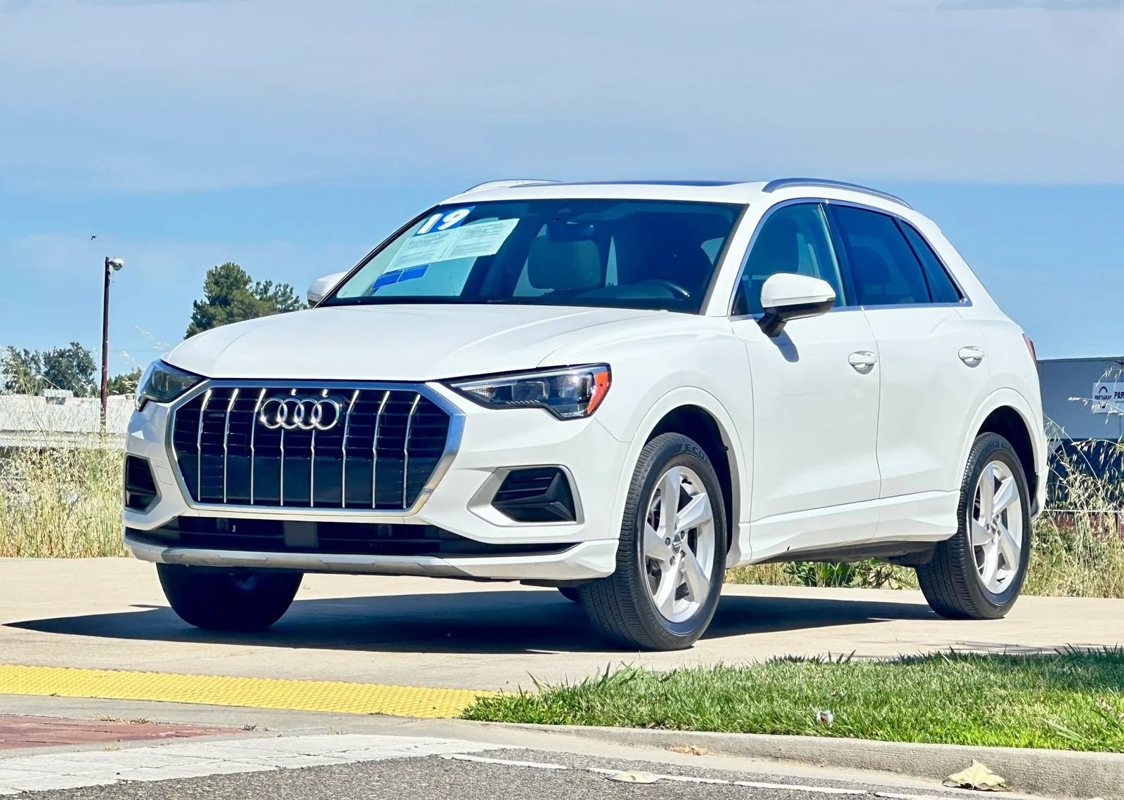 Used 2019 Audi Q3 2.0T Premium AWD/4WD image 3