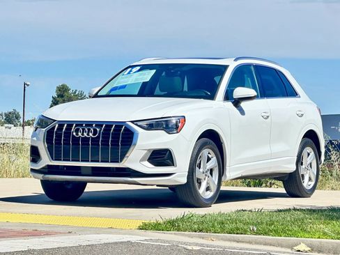 Used 2019 Audi Q3 2.0T Premium AWD/4WD image 3