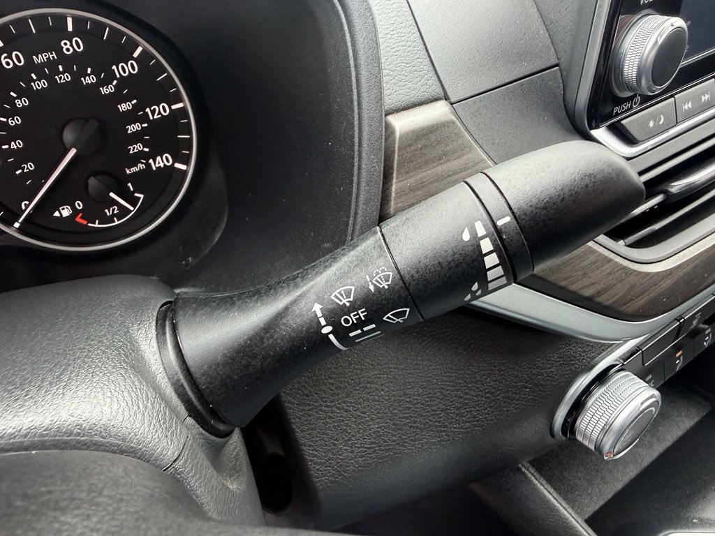 Used 2025 Nissan Altima 2.5 SV FWD image 27