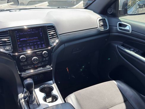 Used 2020 Jeep Grand Cherokee Laredo w/ Laredo X Package RWD image 25