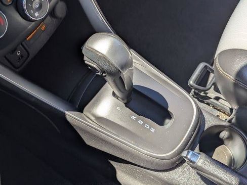 Used 2019 Chevrolet Trax LT w/ LT Convenience Package FWD image 16