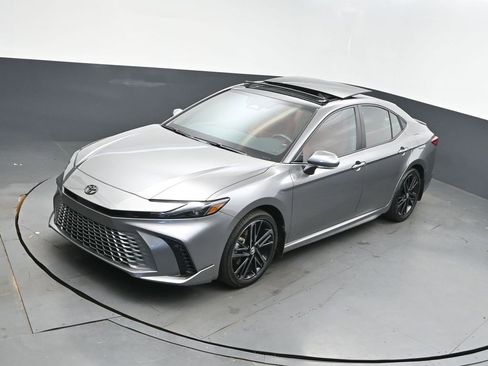 Used 2025 Toyota Camry XSE image 30