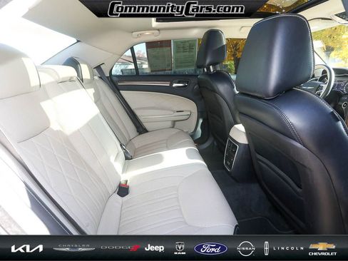 Used 2015 Chrysler 300 C Platinum w/ Harman/Kardon Audio Group image 22