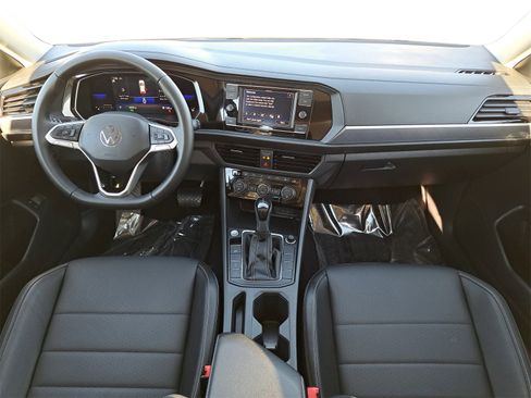 Used 2022 Volkswagen Jetta SE image 9