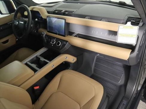 New 2025 Land Rover Defender 130 V8 AWD/4WD image 18
