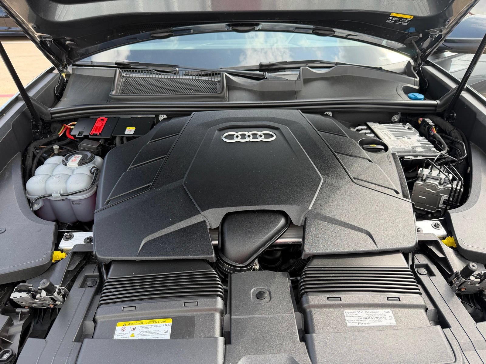 Used 2025 Audi Q8 Prestige w/ Prestige Package AWD/4WD image 27