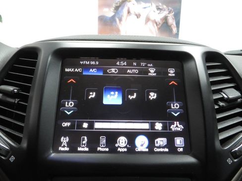 Used 2016 Jeep Cherokee Latitude w/ Comfort/Convenience Group FWD image 19