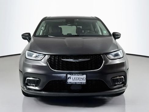 Used 2023 Chrysler Pacifica Touring-L FWD image 2