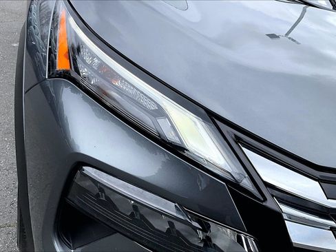 Used 2025 Nissan Rogue SV image 31