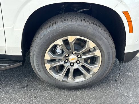 New 2026 Chevrolet Suburban LT w/ Comfort Package image 13