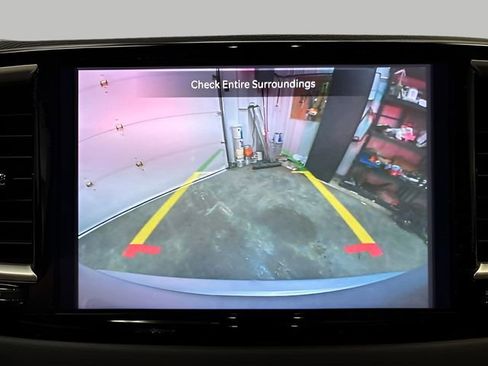 Used 2024 Chrysler Pacifica Touring-L FWD image 19