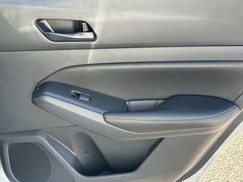 Used 2025 Nissan Altima 2.5 SV image 16