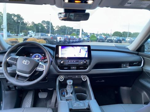 Used 2025 Toyota Grand Highlander AWD image 22