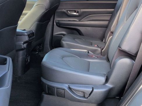 Used 2025 Toyota Grand Highlander AWD image 24