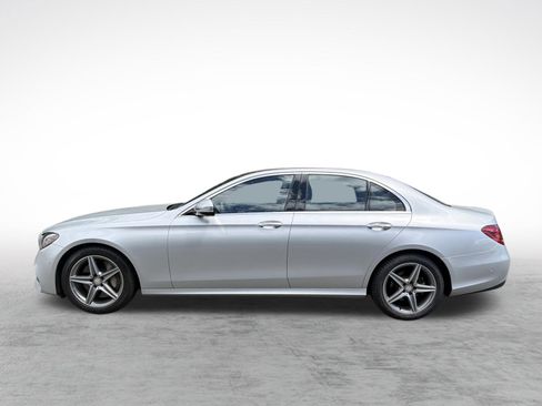 Used 2017 Mercedes-Benz E 300 4MATIC image 5
