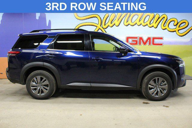 Used 2025 Nissan Pathfinder SV FWD image 1