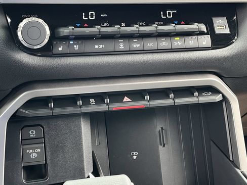 New 2026 Toyota Tundra Limited AWD/4WD image 18