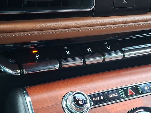 Used 2020 Lincoln Aviator Reserve w/ Elements Package Plus AWD/4WD image 14