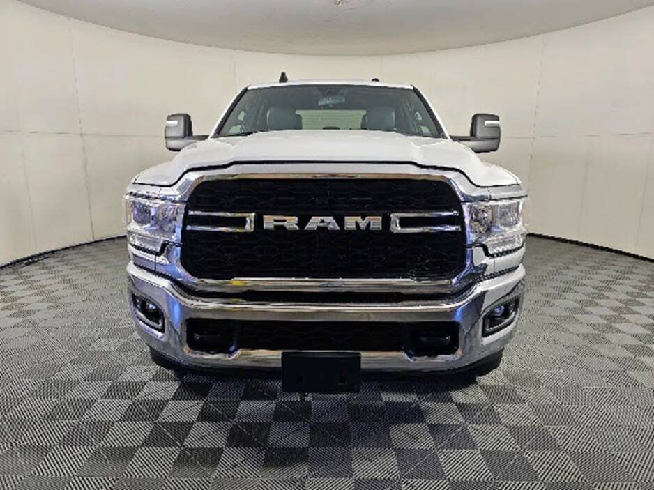 Used 2024 RAM 2500 Tradesman w/ Chrome Appearance Group AWD/4WD image 4