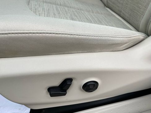 Used 2018 Chrysler Pacifica Touring Plus image 12