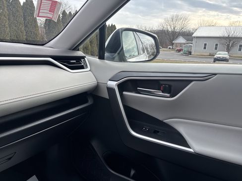 Used 2021 Toyota RAV4 XLE image 23