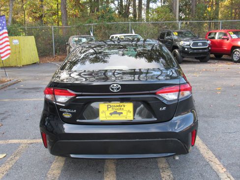 Used 2022 Toyota Corolla LE FWD image 6