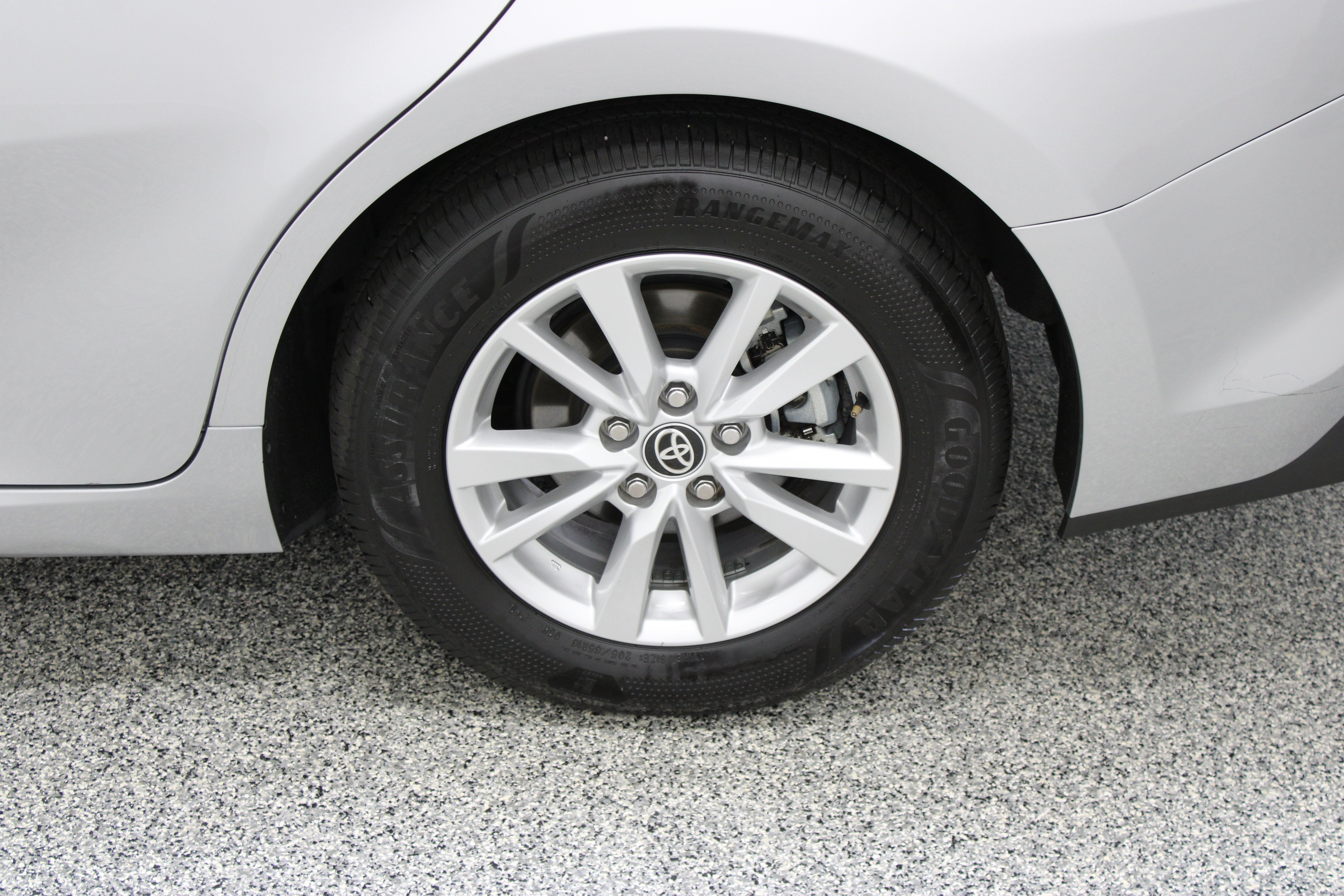 Used 2025 Toyota Camry LE FWD image 10