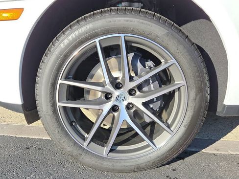 Certified 2026 Porsche Macan image 24