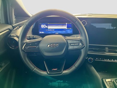 Used 2025 Chevrolet Equinox EV RS image 11