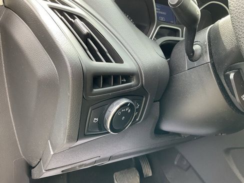 Used 2014 Ford Focus SE FWD image 27