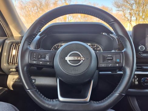 Used 2024 Nissan Pathfinder SV image 27