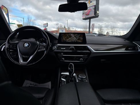 Used 2018 BMW 530i xDrive image 18