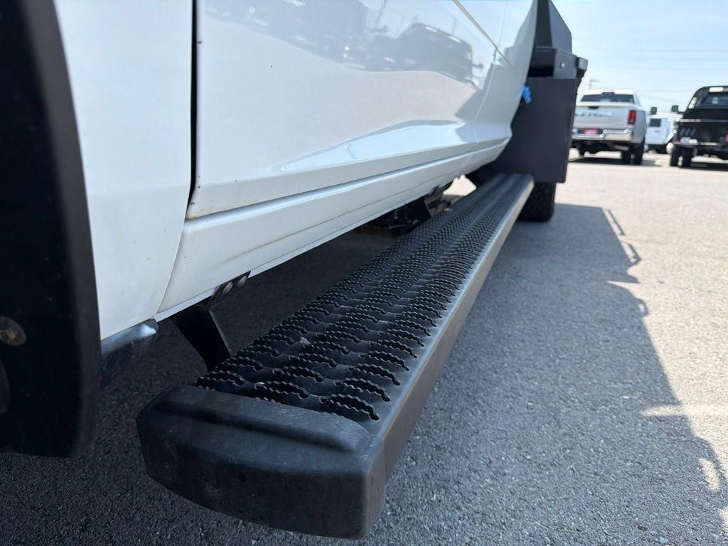Used 2024 RAM 3500 Tradesman w/ Chrome Appearance Group AWD/4WD image 18