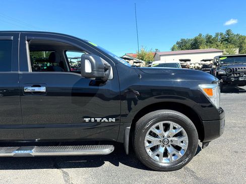 Used 2021 Nissan Titan SV w/ SV Convenience Package image 11