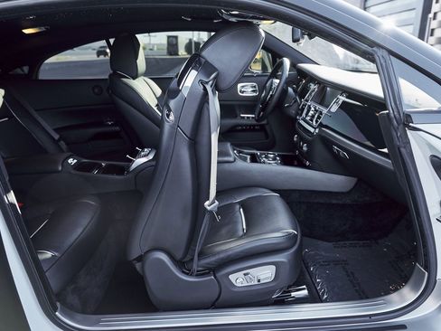 Used 2015 Rolls-Royce Wraith image 40