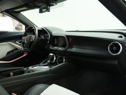 Used 2016 Chevrolet Camaro LT RWD image 29