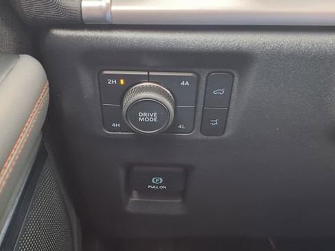 Used 2025 Ford Expedition Active AWD/4WD image 36