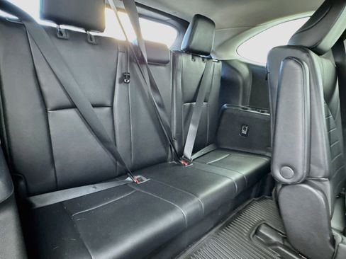 Used 2020 Toyota Highlander XLE AWD/4WD image 19