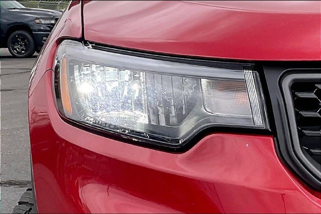 Used 2025 Jeep Compass Trailhawk AWD/4WD image 32