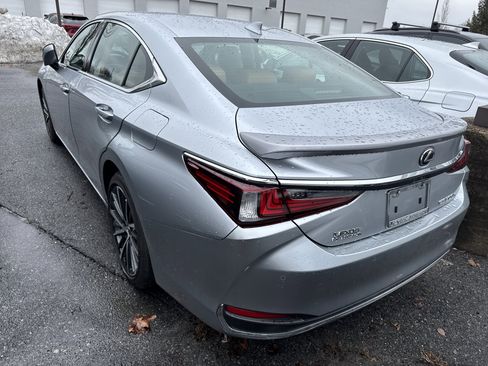 Used 2024 Lexus ES 300h w/ Premium Package image 3