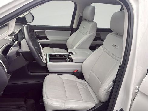 Certified 2025 Ford Expedition Max Platinum w/ Driver's Package AWD/4WD image 32