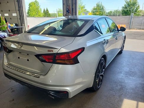 Used 2023 Nissan Altima 2.5 SR FWD image 7