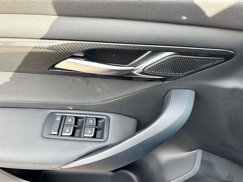 New 2025 VinFast VF 8 Eco AWD/4WD image 17