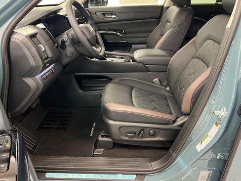 New 2026 Nissan Pathfinder Platinum AWD/4WD image 17