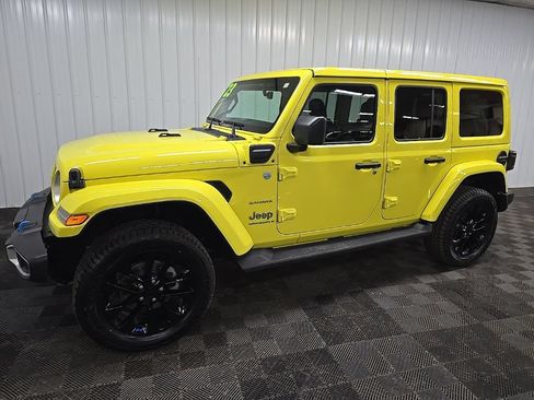 Used 2023 Jeep Wrangler Unlimited Sahara w/ Cold Weather Group AWD/4WD image 6
