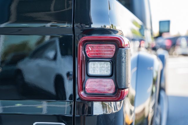 Used 2020 Jeep Gladiator Overland AWD/4WD image 7